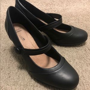 Clarks Size 10 M Black Mary Jane Leather Heel